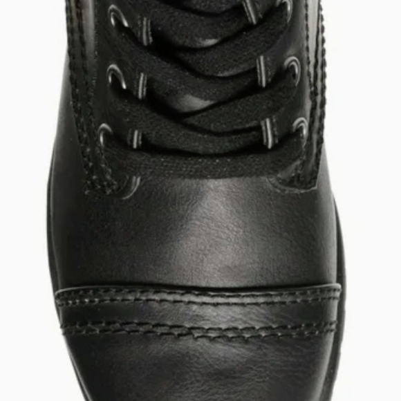 Time and Tru Black Ankle Boots - Picture 3 of 5